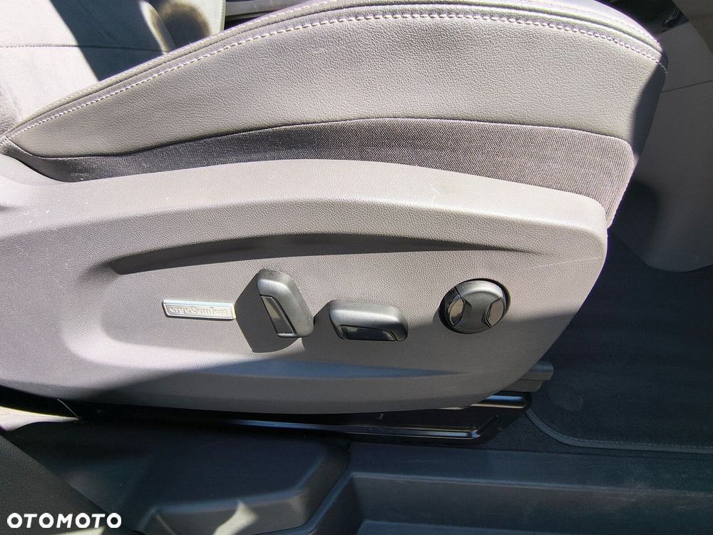 Volkswagen Multivan - 7