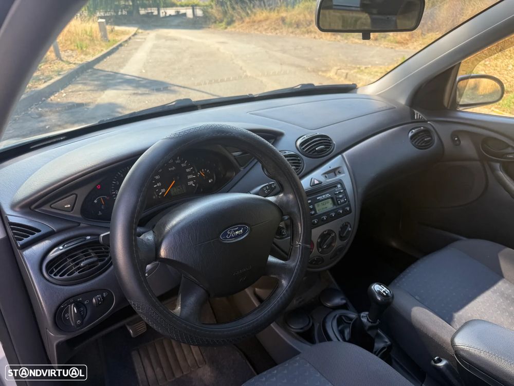 Ford Focus 1.4 Ambiente - 9