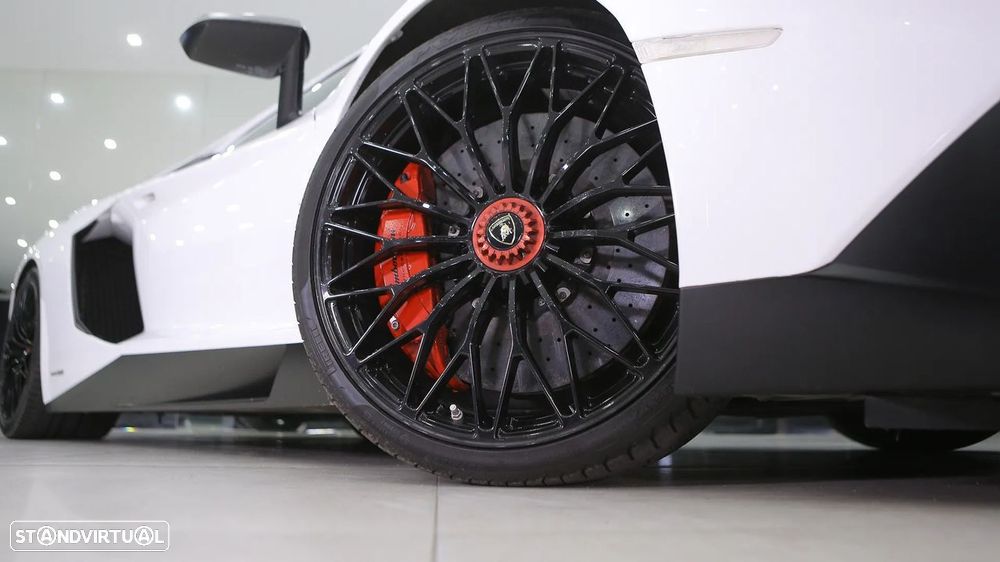 Lamborghini Aventador 6.5 V12 LP750-4 SV - 14