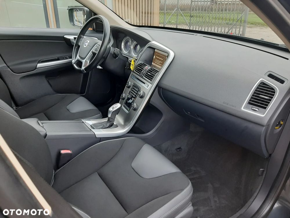 Volvo XC 60 D3 Geartronic Momentum - 23