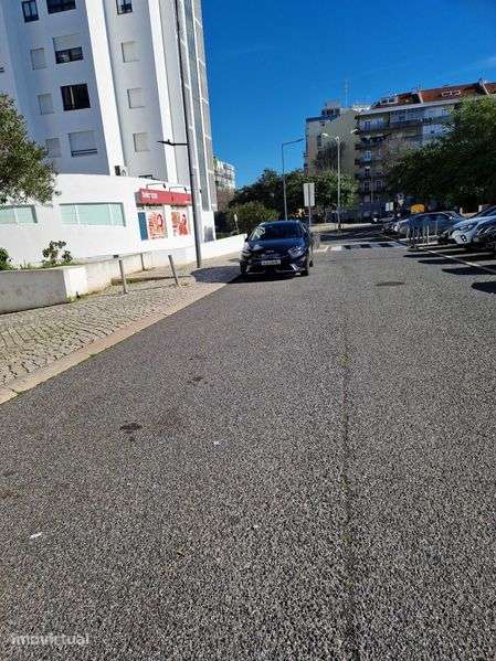 Arrenda-se Lugar de Garagem - Grande imagem: 2/8
