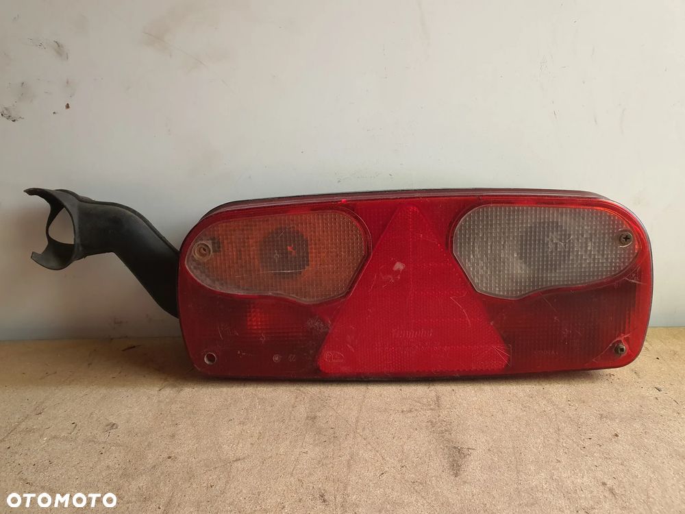 LAMPA TYLNA MERCEDES VOLVO RENAULT DAF - 15