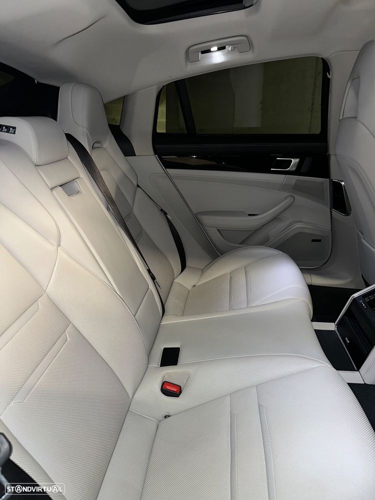 Porsche Panamera - 4