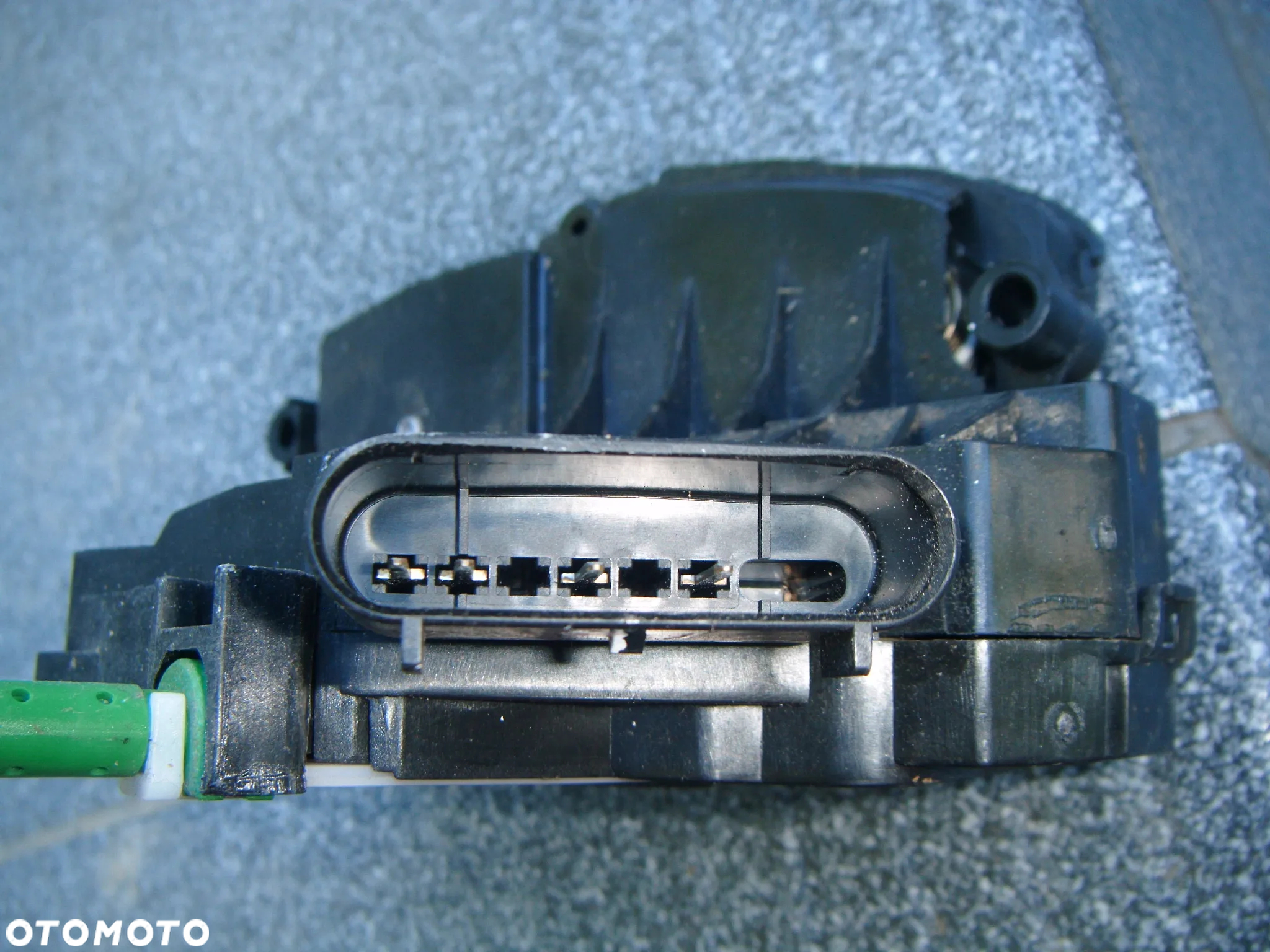 ford fiesta mk7 zamek drzwi lewy tył 8a6a-a26413-ae - 2