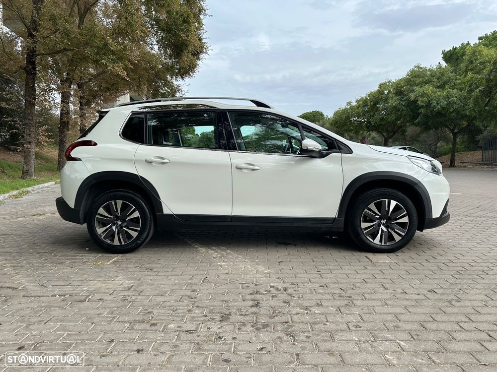 Peugeot 2008 1.2 PureTech Allure EAT6 - 5