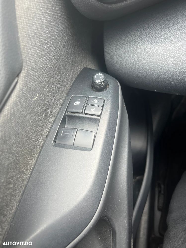 Toyota Yaris 1.5 VVT-i HSD Dynamic Bi-tone - 13