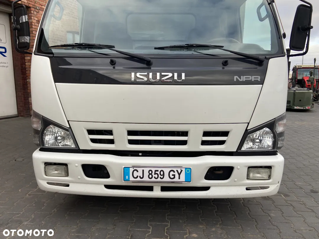 Isuzu NPR 85-5DX - 9