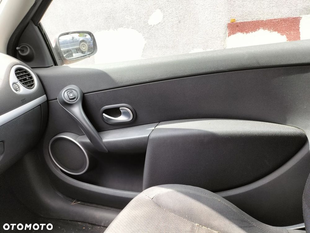 FOTELE PRZÓD KANAPA TYŁ RENAULT CLIO III 1.5 DCI 05-09r PRZED LIFT KOD LAK. OV727 - 27