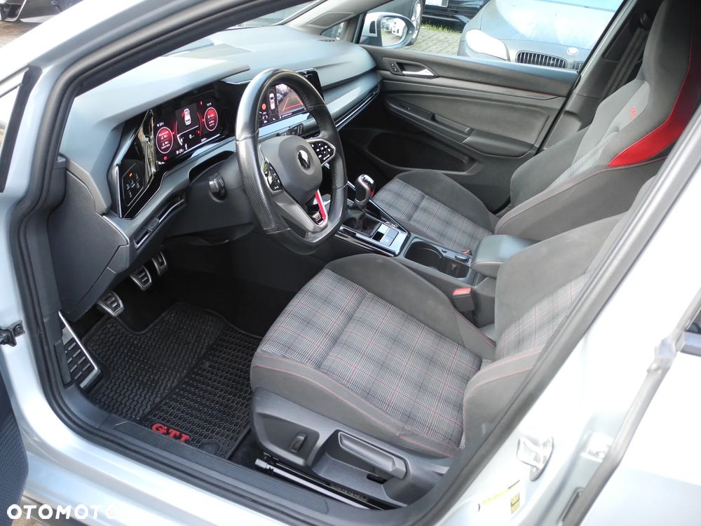 Volkswagen Golf - 16