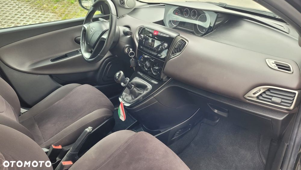 Lancia Ypsilon Y 1.2 8v Silver - 12