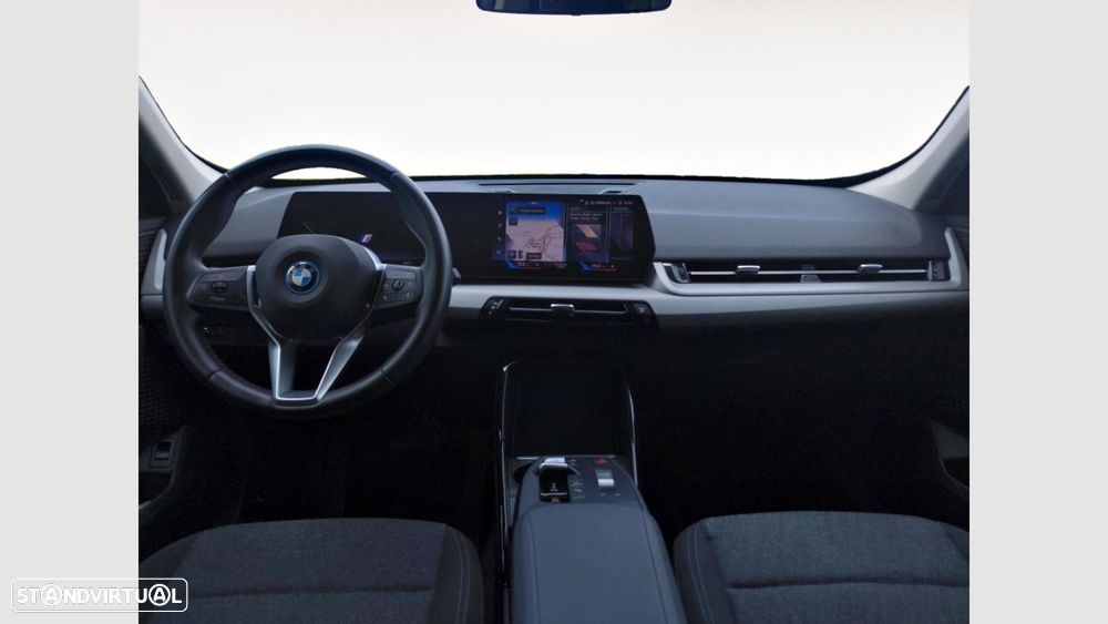 BMW iX1 xDrive30 — fotografia 11