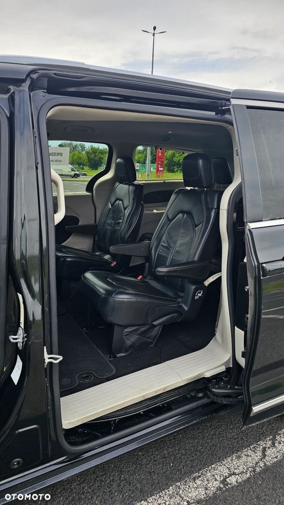 Chrysler Pacifica - 19