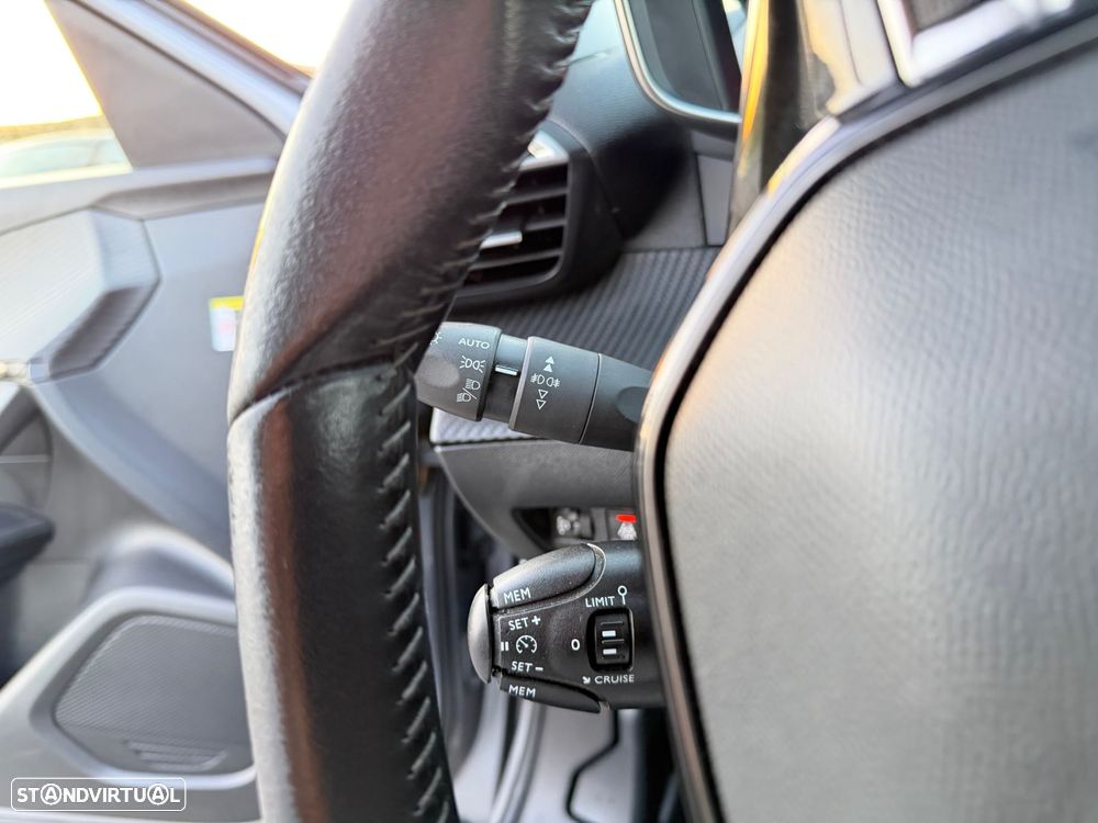 Peugeot 2008 1.5 BlueHDi Allure - 19