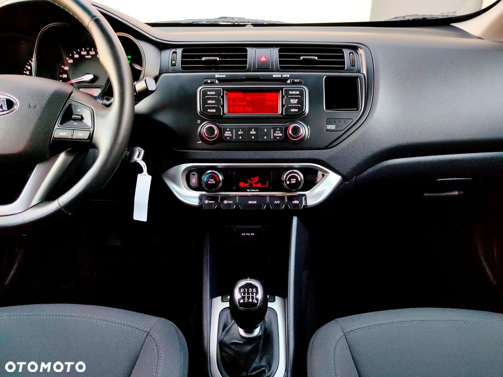Kia Rio 1.4 Fifa World Cup Edition - 29