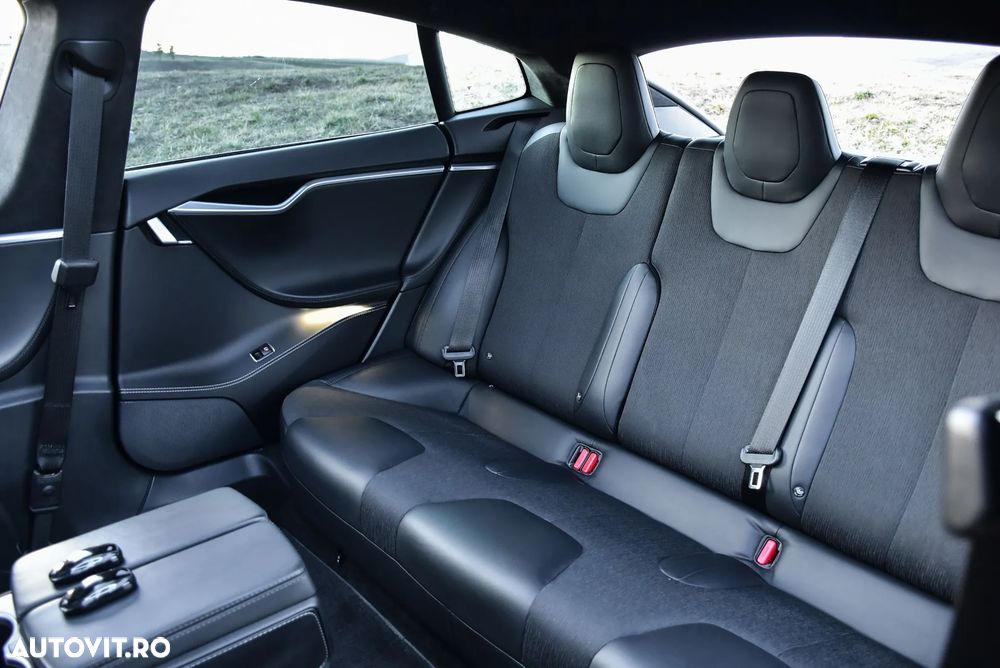 Tesla Model S - 18
