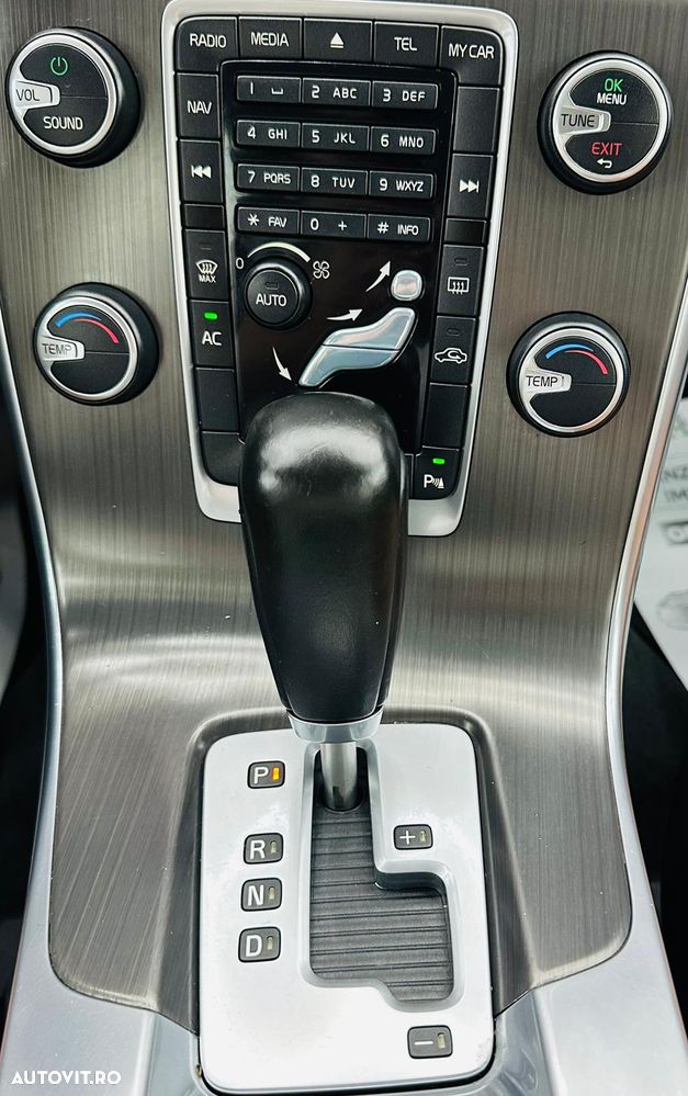 Volvo V60 D4 Geartronic Momentum - 23