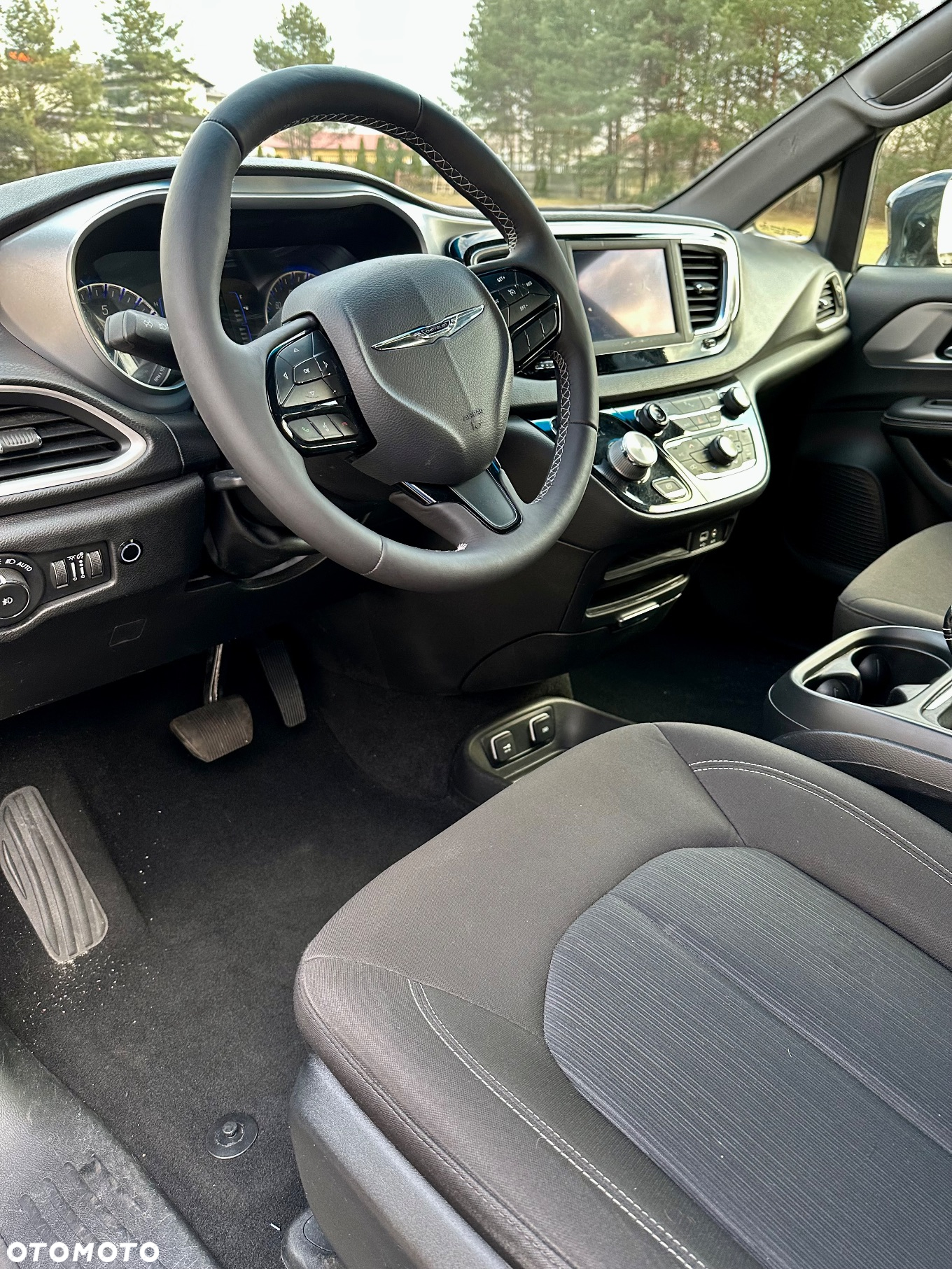 Chrysler Pacifica - 10