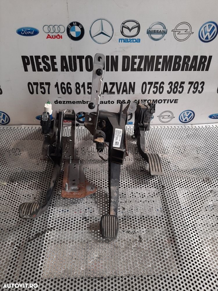 Pod Pedalier Pedala Frana Acceleratie Ambreiaj Ford Focus 2 Facelift Volan Stanga 1.6 Tdci 90 Cai Euro 5 Motor GPDA Dezmembrez Ford Focus 2 Facelift 1.6 Tdci Euro 5 Motor GPDA An 2008-2011 Volan Stanga - 1