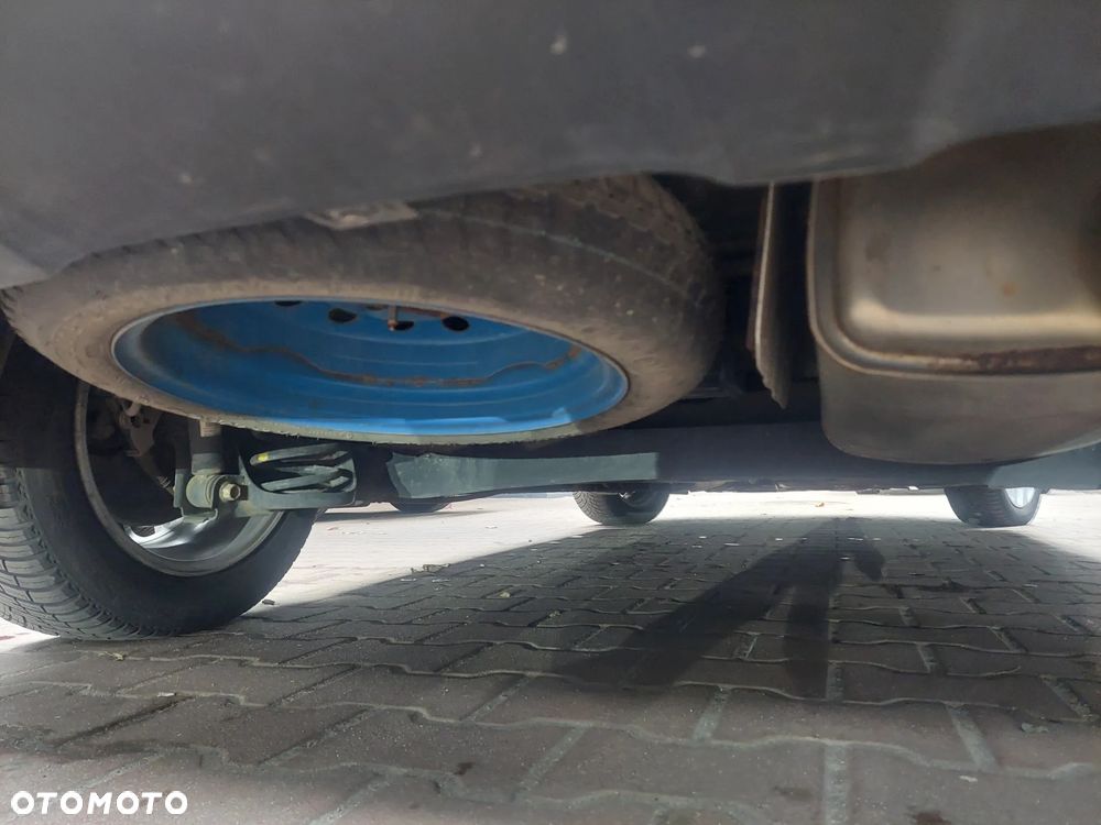 Kia Carens 1.6 GDI L - 12