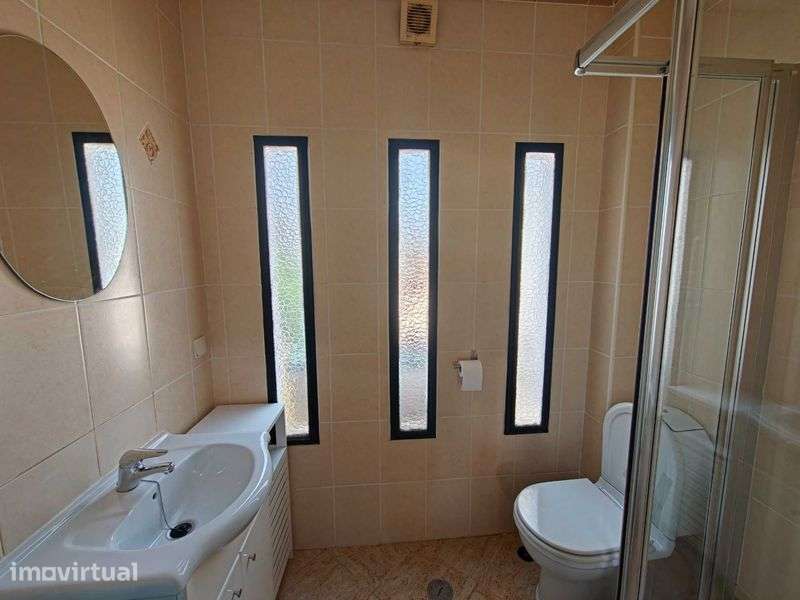 T2 - Apartamento RC Com Piscina e Jardim - Grande imagem: 3/12