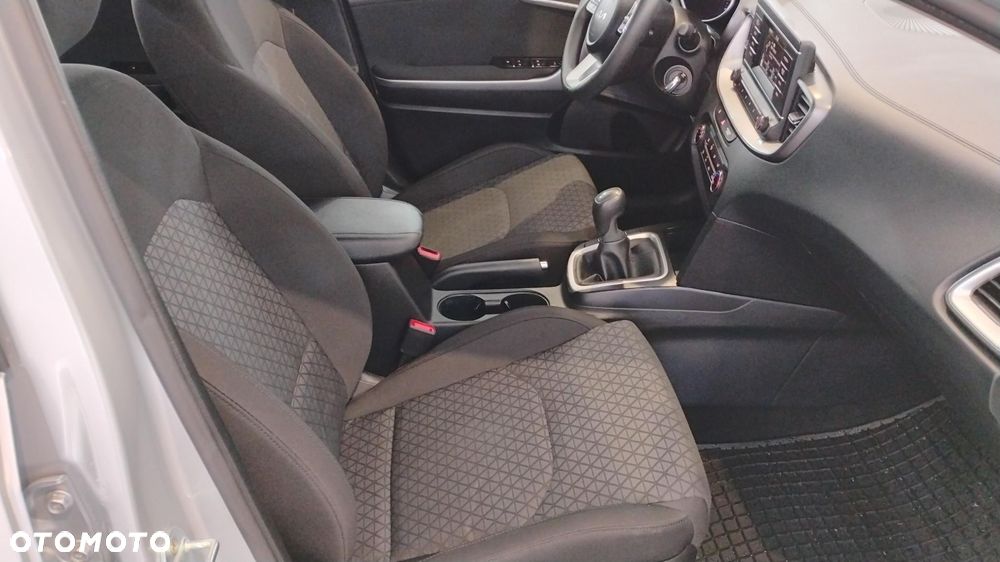 Kia Ceed 1.5 T-GDI S - 17