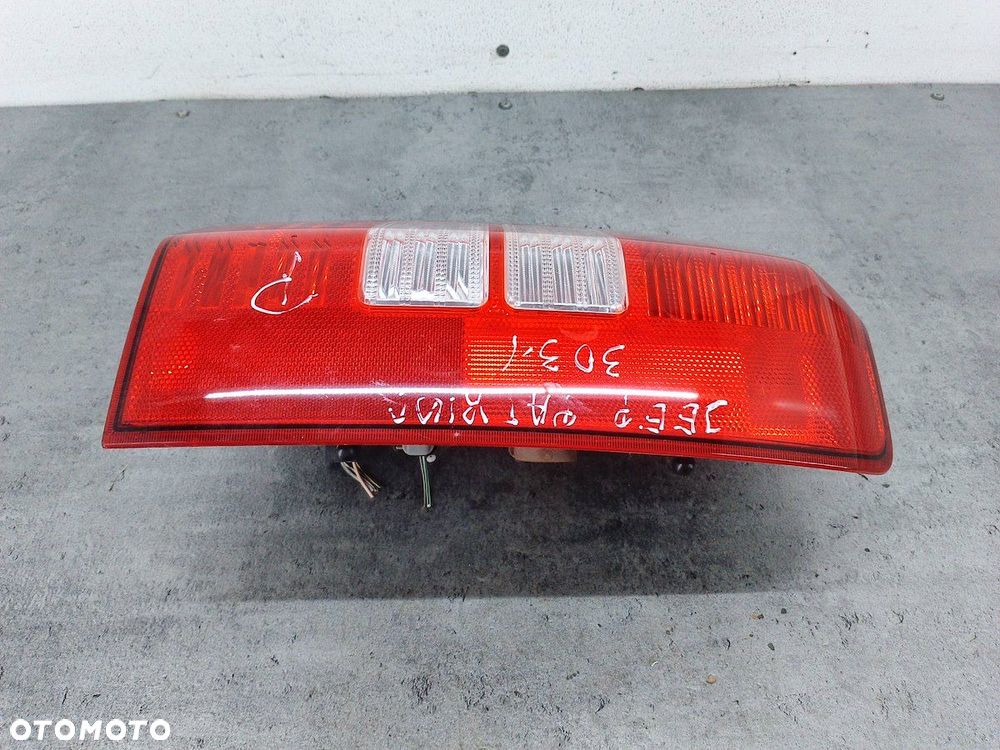 LAMPA TYLNA PRAWA JEEP PATRIOT - 5