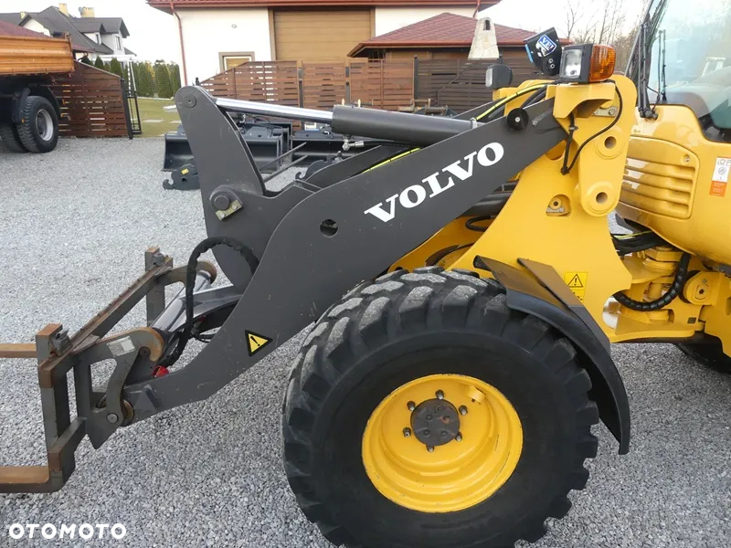 Volvo L25F / Z Niemiec / WAGA / Super Stan / - 26