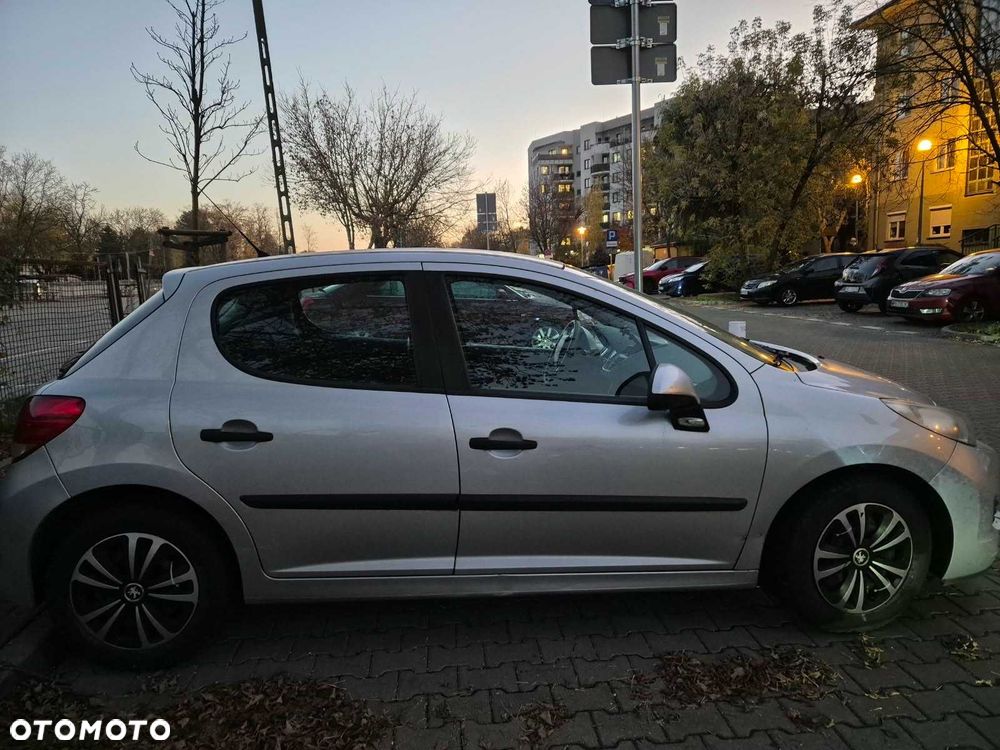 Peugeot 207 - 1