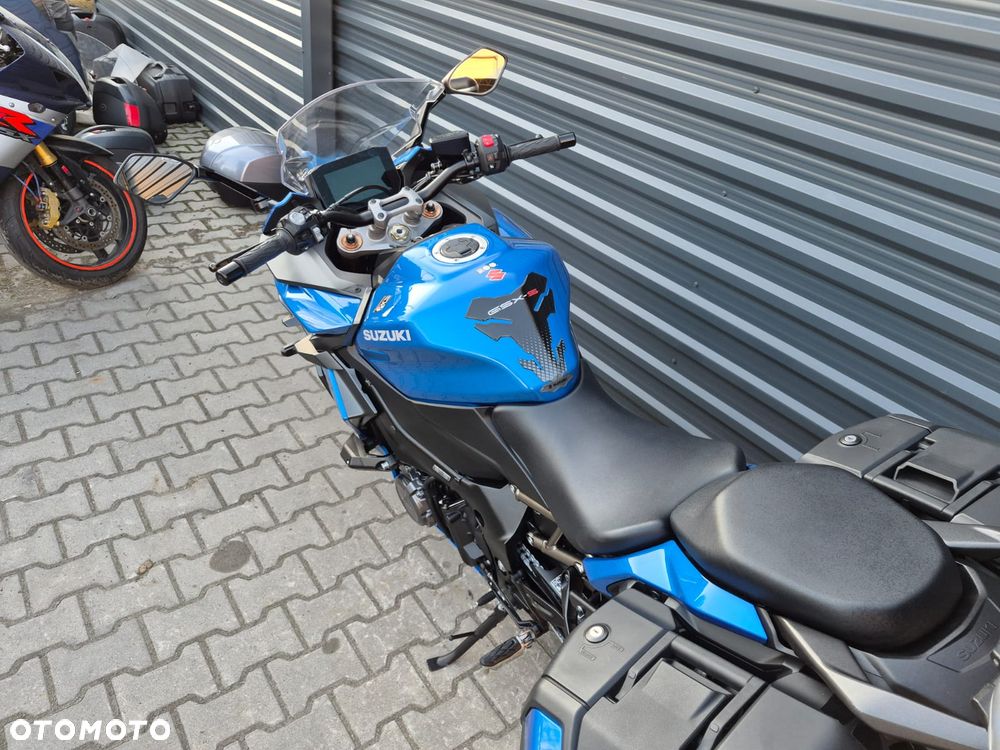 Suzuki GSX - 21