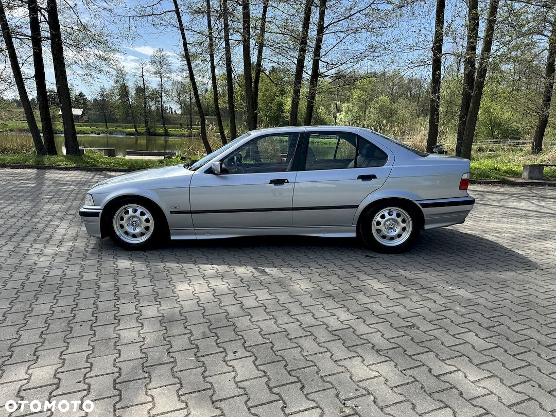 BMW Seria 3 320i - 12