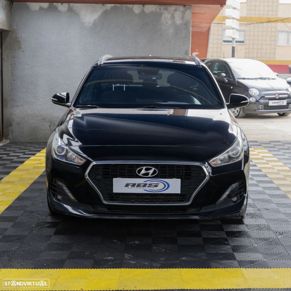 Hyundai i30 SW 1.6 CRDi Blue Comfort+Navi - 3