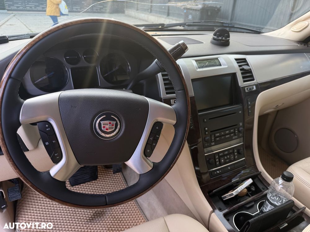 Cadillac Escalade - 7