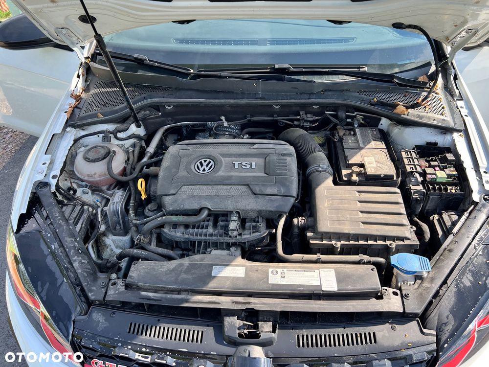 Volkswagen Golf - 11