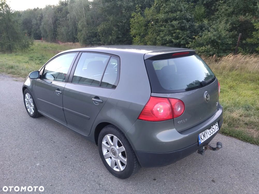 Volkswagen Golf 1.6 FSI Comfortline - 4