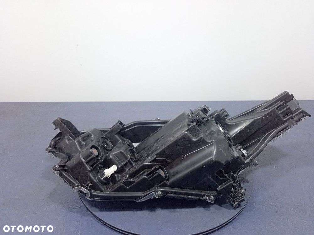 TOYOTA YARIS IV REFLEKTOR PRAWY PRZÓD LAMPA PRZEDNIA EU K0-6 EU - 3