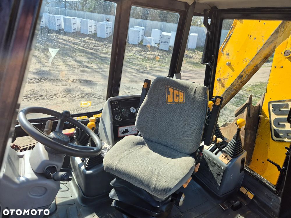 JCB 3cx na Rrównych kołach 4cx - 5