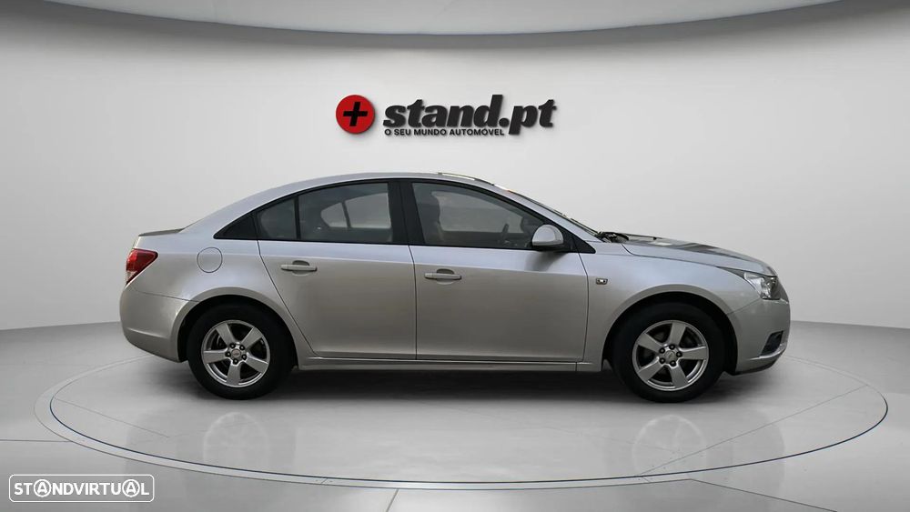 Chevrolet Cruze 1.6 LS - 4