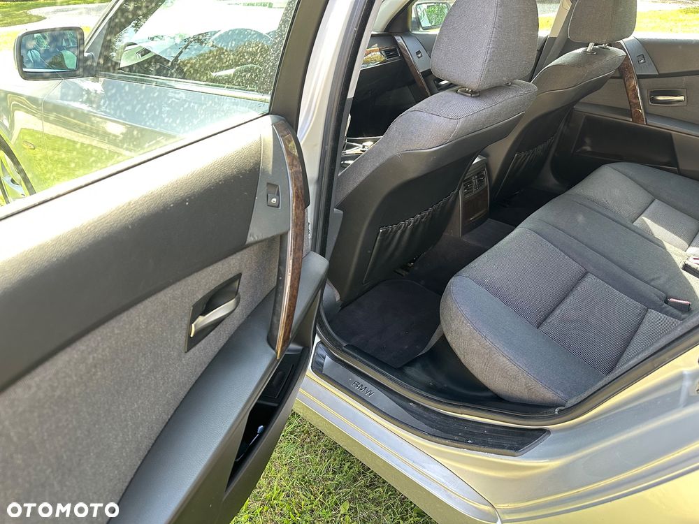 BMW Seria 5 525i - 11