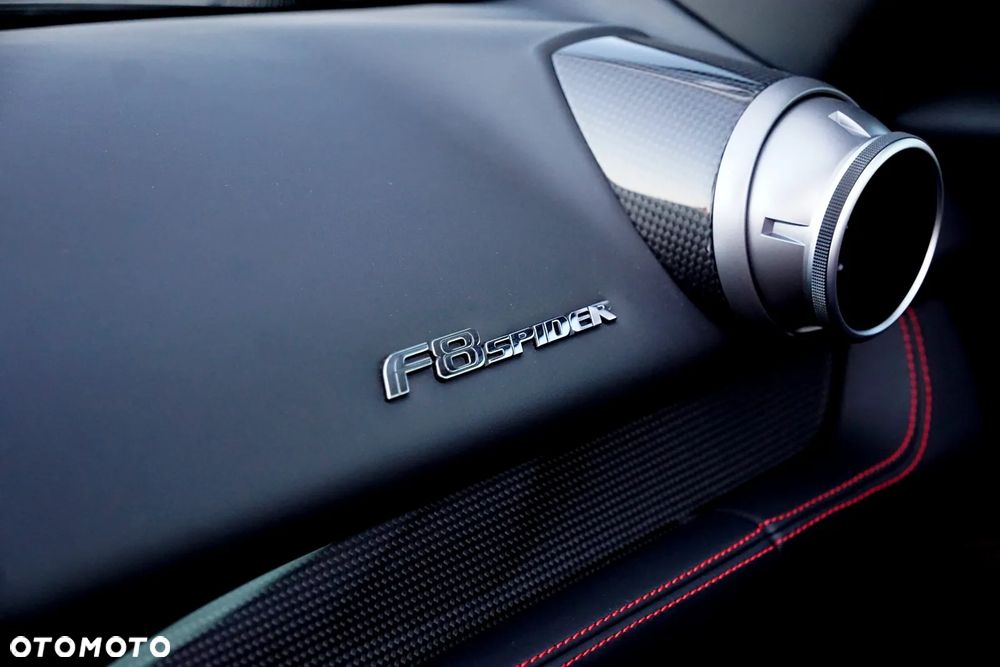 Ferrari F8 Spider - 38