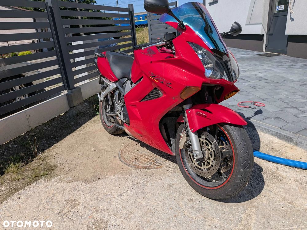 Honda VFR - 2