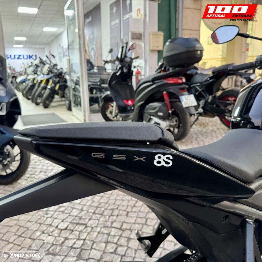 Suzuki GSX 800 S - 22