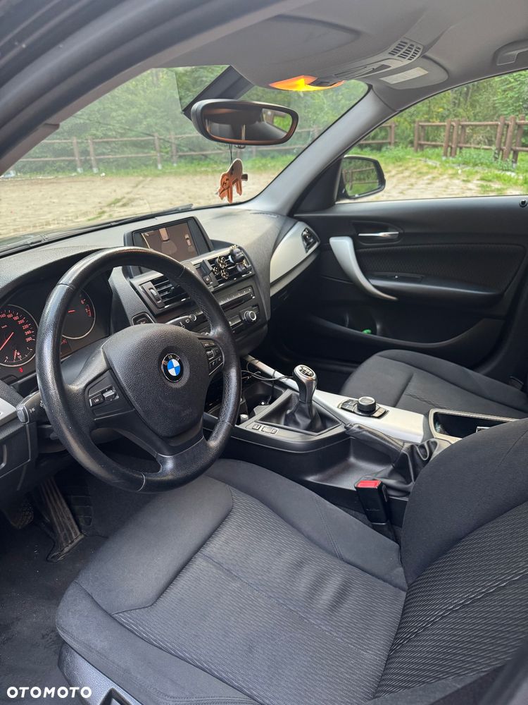 BMW Seria 1 114i - 4