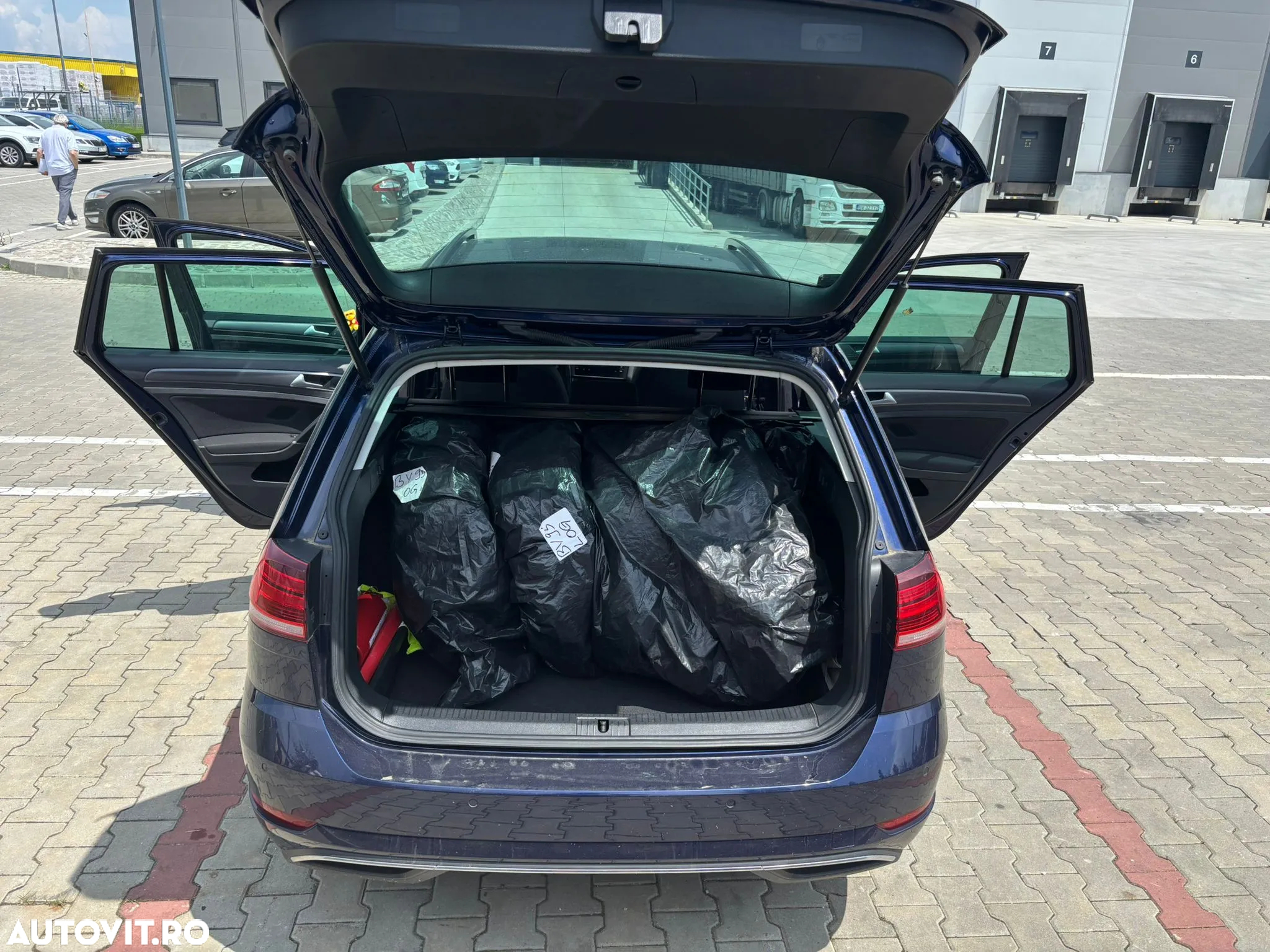 Volkswagen Golf - 10