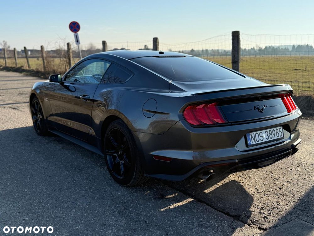 Ford Mustang - 4