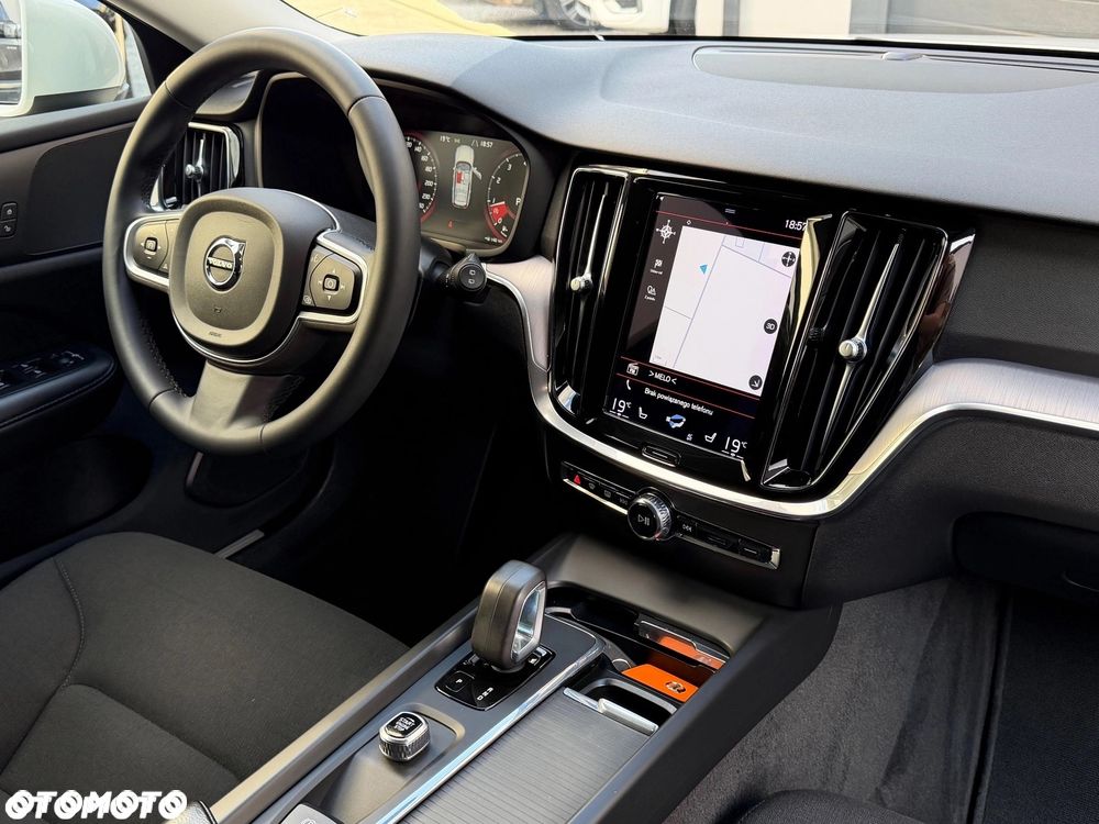 Volvo V60 B3 B DKG Momentum - 15