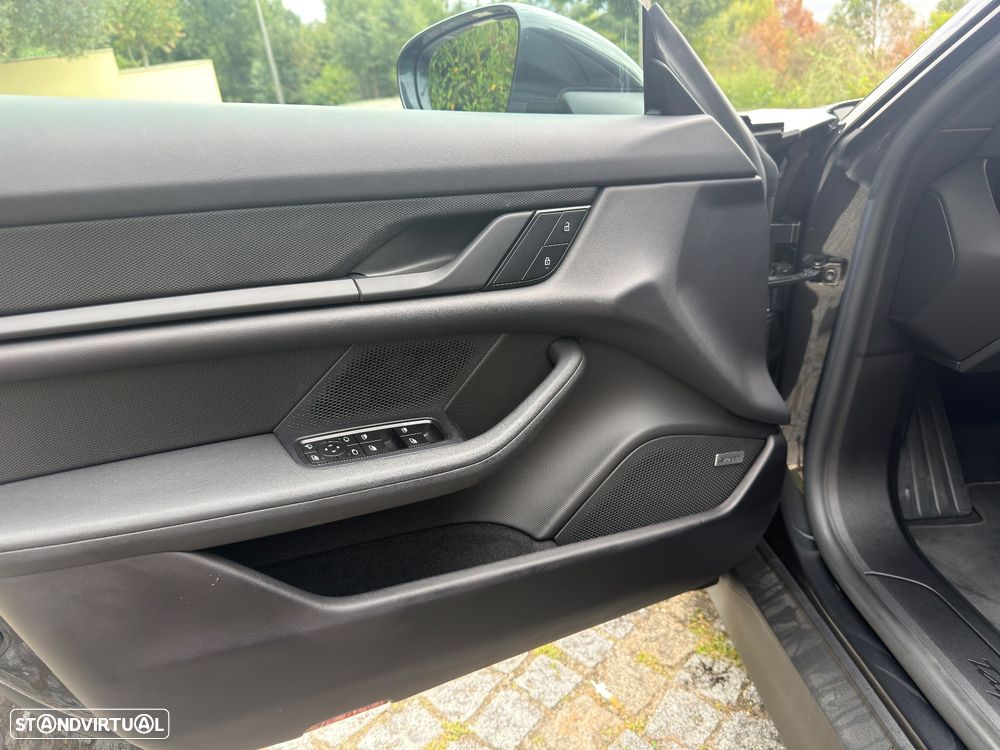 Porsche Taycan Standard - 28