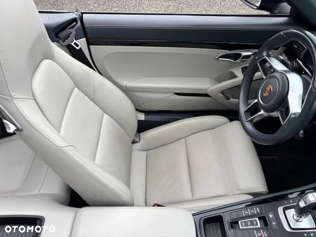 Porsche 911 Carrera PDK Cabrio - 22