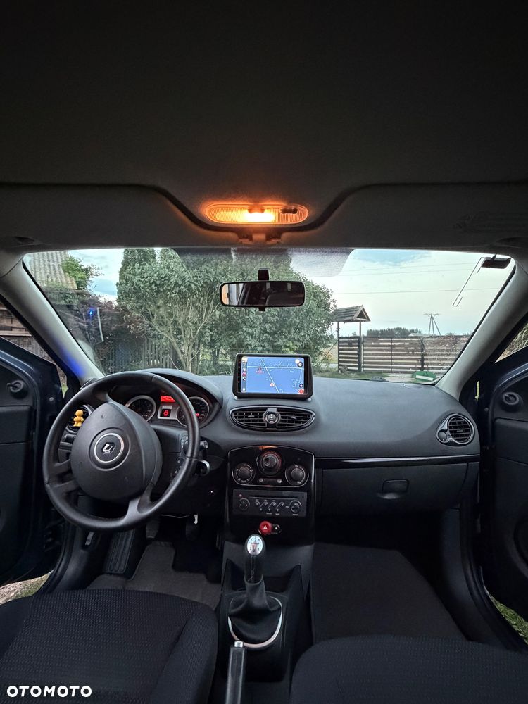 Renault Clio - 10