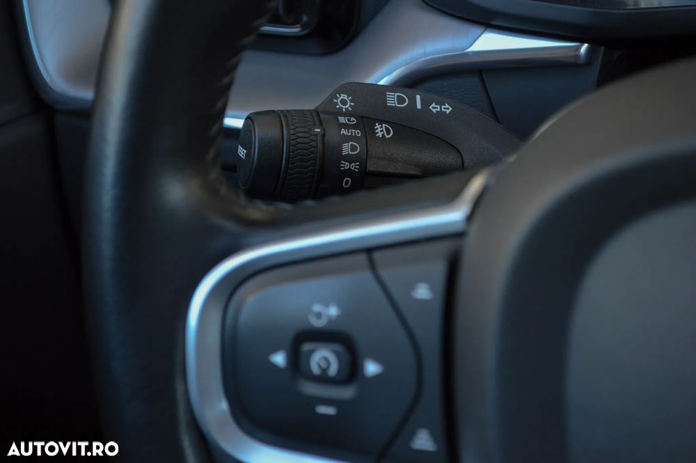 Volvo XC 60 T6 AWD Recharge Geartronic Inscription - 22