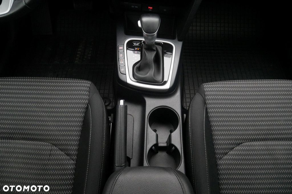 Kia Ceed - 11